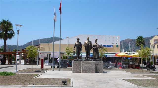 GÖÇEK – še en spomenik, ko na 43°C iščemo nov gumenjak