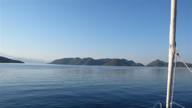 plujemo iz zaliva Fethiye Körfezi na odprto morje